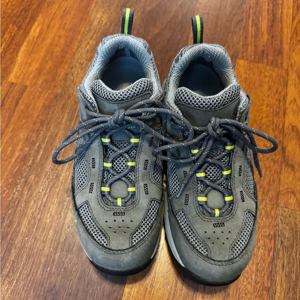 Vasque Breeze 2.0 Low GTX hiking shoe women’s size 7